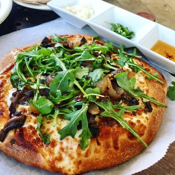 Urth Caffé-Pasadena - Arugula and Truffle pizza, good but they should slice it up for you like a regular pizza - Cafes Near Me - Pasadena, California