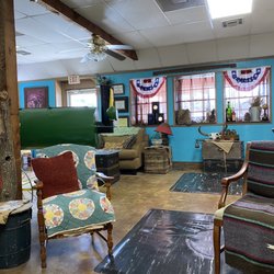 Lisa Marie's Stockyard Salon - Main area