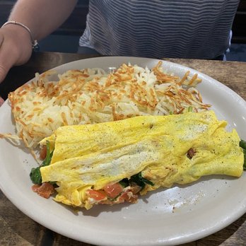 Mug Shots Coffee House & Eatery - an omelet and hash browns - Breakfast & Brunch Near Me - Syracuse, Indiana