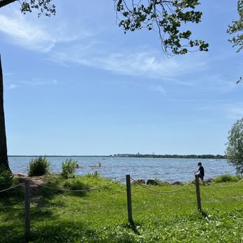 Biergarten at Olbrich Park - Lake view - Beer Gardens Near Me - Madison, Wisconsin