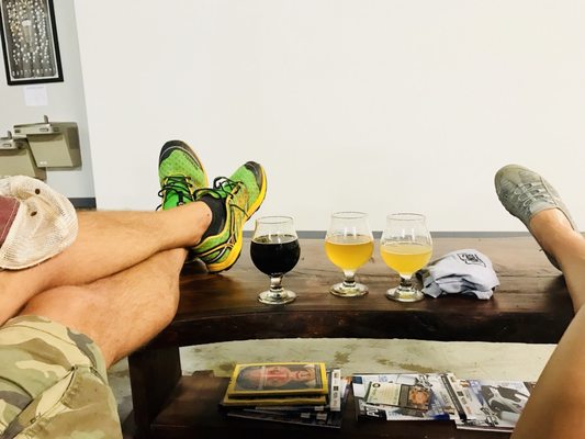 Seminar Brewing & Elliott's BBQ Lounge by null