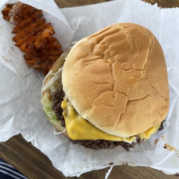 Bev's Better Burgers - Burger and sweet potato fries - Burgers Near Me - Alachua, Florida