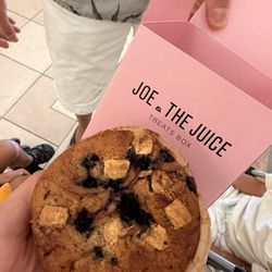 Blueberry muffin and white chocolate chips