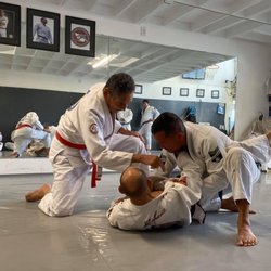 Renzo Gracie - Honolulu - Relson Gracie teaching a class