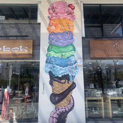 Plaza del Pescador - Ice cream cone held by a pulpo (octopus).