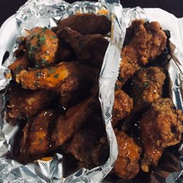 On the right is Truadional Buffalo and on the left is the Lemon Pepper. On the right is Truadional Buffalo and on the left is the Lemon Pepper.