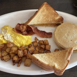 Hosler's Family Restaurant - 1 egg, 2 bacon, & 3 silver dollar pancakes with toast and potatoes