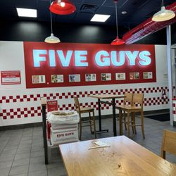 Five Guys - Inside