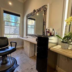 Nadia's Salon
