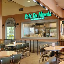 Cafe Du Monde - Seating at Cafe Du Monde