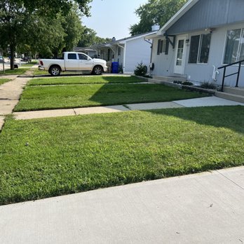 Handy Deisy Preservation - Front yard edged and cut - Lawn Services Near Me
