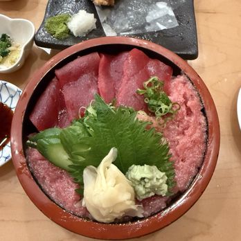 Sushi Kisen - Regular bluefin tuna negitoro bowl with some chicken Kara age up top - Japanese Near Me - Arcadia, California Sushi Kisen - Regular bluefin tuna negitoro bowl with some chicken Kara age up top - Japanese Near Me - Arcadia, California
