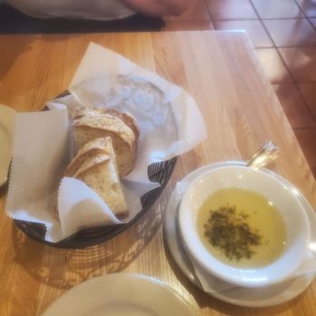 Trattoria Aroma - Complimentary bread and seasoned oil - Italian Near Me - Williamsville, New York
