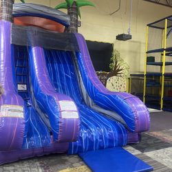 CoCo's Funhouse - 18ft Slide