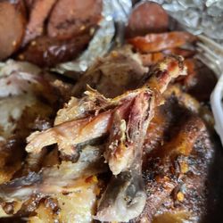 Robert Earl's BBQ - I had the chicken and hot links. The chicken was very dry. The wing couldn't even touch it.