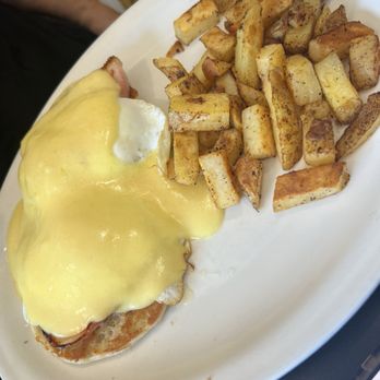 Newport Diner - Eggs Benedict - Diners Near Me - Newport, Maine