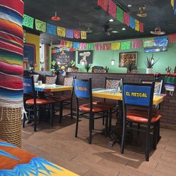 El Mezcal Mexican Grill - Dining area