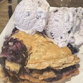 Bar Harbor Lobster Pound - Blueberry Pie with blueberry ice cream - Seafood Near Me - Bar Harbor, Maine