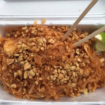 Basil Court Restaurant - The chicken and shrimp pad-thai which is my favourite menu item! It's delicious! - Thai Near Me - Windsor, Ontario
