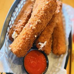 Gentle Giant Brewing Company - Mozzarella Sticks