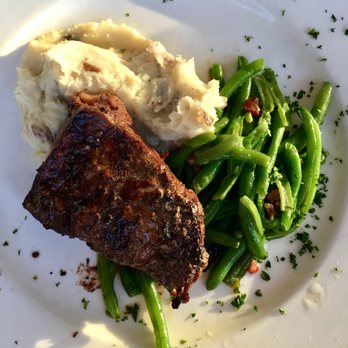 Steiner Ranch Steakhouse - Filet mignon, green beans and mashed potatoes. - Steakhouses Near Me - Austin, Texas Steiner Ranch Steakhouse - Filet mignon, green beans and mashed potatoes. - Steakhouses Near Me - Austin, Texas