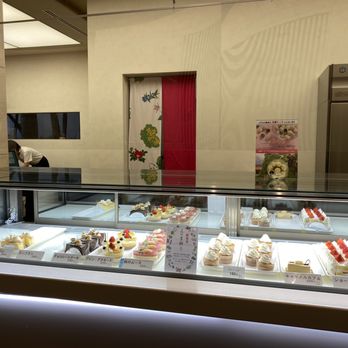 六花亭 本店 - Updated February 2026 - 38 Photos - 西二条南9-6