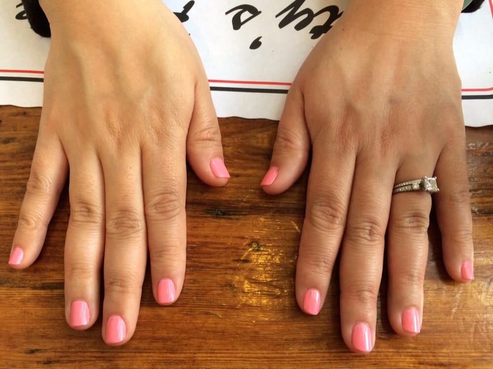 Carmel Nails Shoppe Logo