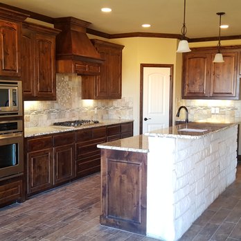Premier Homes - a kitchen in a new home - General Contractors Near Me - Granbury, Texas Premier Homes - a kitchen in a new home - General Contractors Near Me - Granbury, Texas