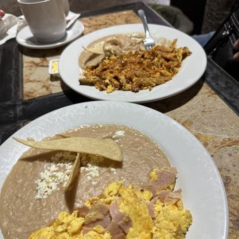 Café Providencia - Huevo revuelto con jamón y Huevos Chilangos - Mexican Near Me - Jalisco, JAL Café Providencia - Huevo revuelto con jamón y Huevos Chilangos - Mexican Near Me - Jalisco, JAL