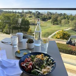 Mulholland Hills Country Club - Poke bowl