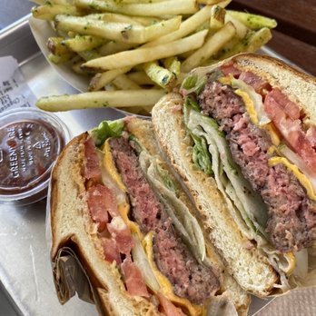 Gotts Roadside - Classic cheeseburger with garlic fries - Burgers Near Me - Napa, California Gotts Roadside - Classic cheeseburger with garlic fries - Burgers Near Me - Napa, California