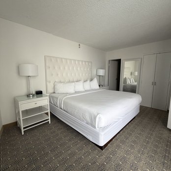 ICONA Diamond Beach - Bed - Hotels Near Me - Wildwood Crest, New Jersey ICONA Diamond Beach - Bed - Hotels Near Me - Wildwood Crest, New Jersey