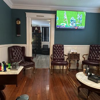 Ash Street Cigar Parlor - One of many sitting areas - Beer Bar Near Me - Fernandina Beach, Florida