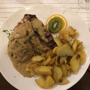 Mythos - Festtagsteller "Merry Christmas" mit Rumpsteak, Schweinemedaiions, Putensteak und Bratkartoffeln - Greek Near Me - Moers-Asberg, NW Mythos - Festtagsteller "Merry Christmas" mit Rumpsteak, Schweinemedaiions, Putensteak und Bratkartoffeln - Greek Near Me - Moers-Asberg, NW