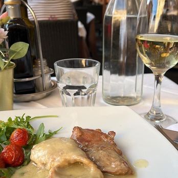 Napoletano's - Tender veal in a white wine sauce, with rocket and roasted cherry tomatoes - Italian Near Me - Rome, RM Napoletano's - Tender veal in a white wine sauce, with rocket and roasted cherry tomatoes - Italian Near Me - Rome, RM