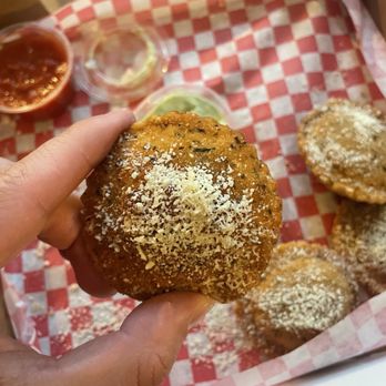 Nettie's Pizza Den - Toasted ravioli - Pizza Near Me - Clayton, Missouri Nettie's Pizza Den - Toasted ravioli - Pizza Near Me - Clayton, Missouri
