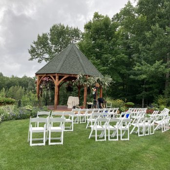 Zorvino Vineyards - Setting up for a wedding - Wineries Near Me - Sandown, New Hampshire Zorvino Vineyards - Setting up for a wedding - Wineries Near Me - Sandown, New Hampshire