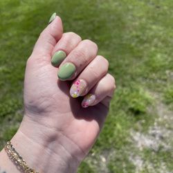 Queen Nails - Spring inspired nails!