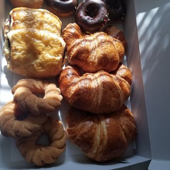 Redondough - I spied with my little eye...one plain donut (my fav)! I grabbed it and a couple other varieties for the family. - Cafes Near Me - Redondo Beach, California