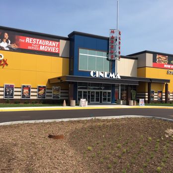 Marcus BistroPlex Southridge - Entrance - Cinema Near Me - Greendale, Wisconsin