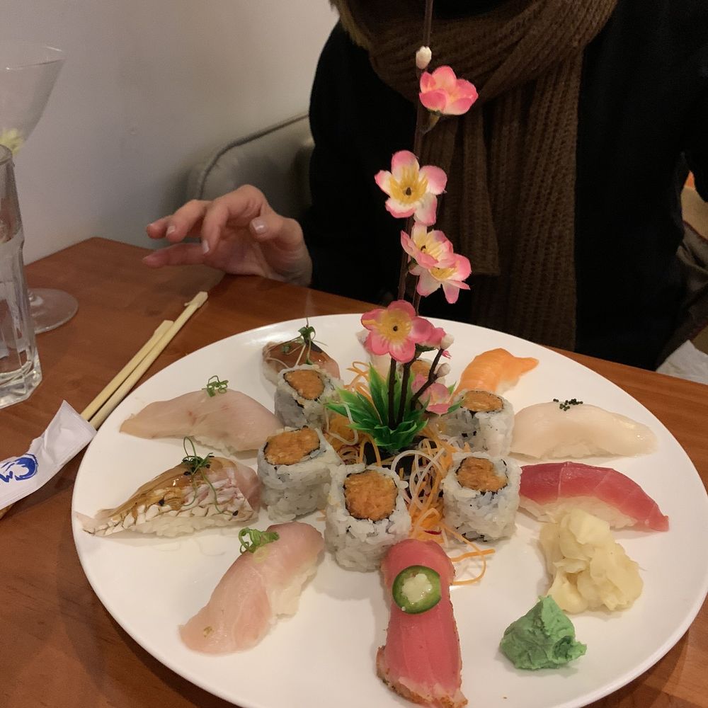 I think this was called the sushi delight platter? I think this was called the sushi delight platter?