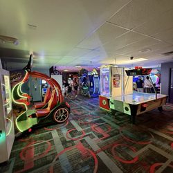 Harley's Valley Bowl - Large arcade @ Harley's Valley Bowling