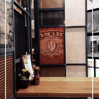 Jamaica Blue - Get yourself up on the bar stools round the side - Cafes Near Me - Brisbane, QLD