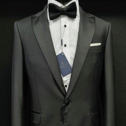 Pro Tailors - Emanuel Berg "james bond" shirt with an Italian suit by Calvaresi