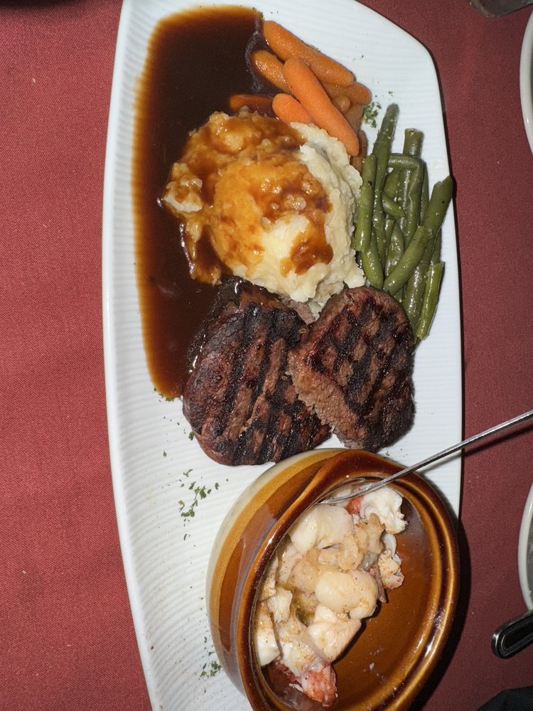 Carriage & Horses Logo