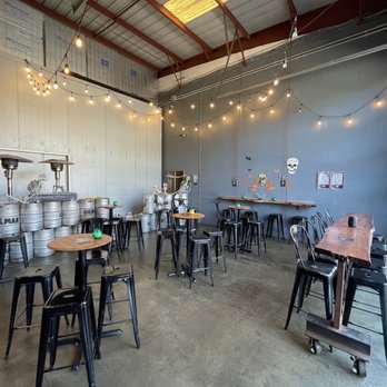 Gilman Brewing Company - Berkeley - Inside seating - Brewpubs Near Me - Berkeley, California Gilman Brewing Company - Berkeley - Inside seating - Brewpubs Near Me - Berkeley, California