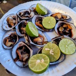 Mariscos el Cholo - Docena de Pata de Mula = Dozen of Blood Clams