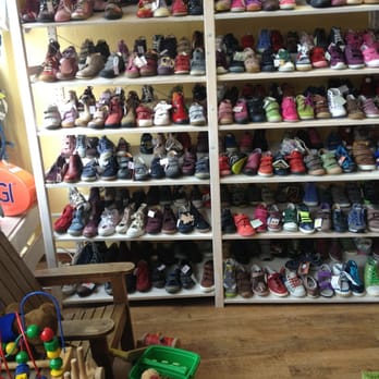 Tip Toe Shoes - Shoe Stores Near Me - Berlin, BE Tip Toe Shoes - Shoe Stores Near Me - Berlin, BE