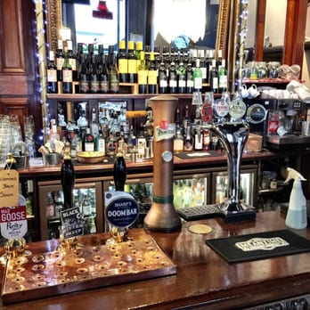 The Castle - Bar area, plenty to drink - Pubs Near Me - London, XGL The Castle - Bar area, plenty to drink - Pubs Near Me - London, XGL