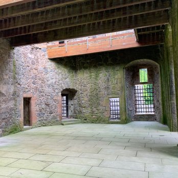 Huntly Castle - Dining hall. - Landmarks & Historical Buildings Near Me - Huntly, ABD